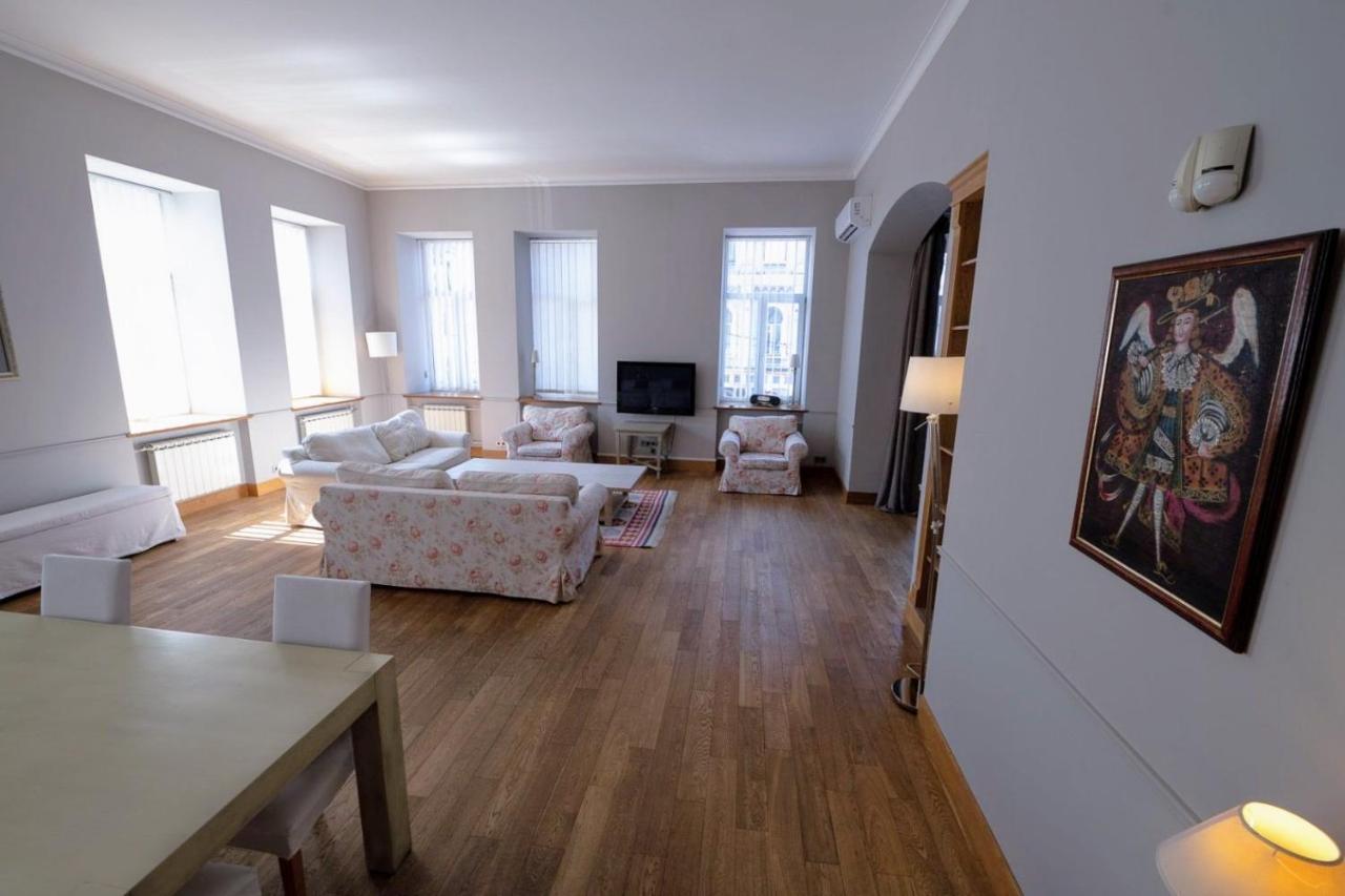 Great 144 Sq.M. Apartment In The Center Of Kyiv Exterior photo